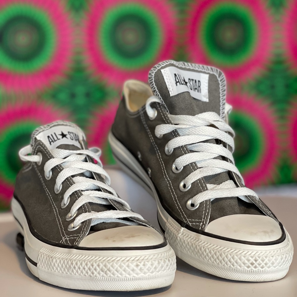 Gray low top Converse. NWT. 🤍🖤You’ll 🖤🤍 them!!